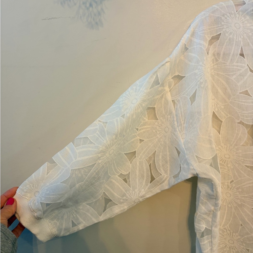 Y - I White Floral Lace Overlay Top - Picture 3 of 4